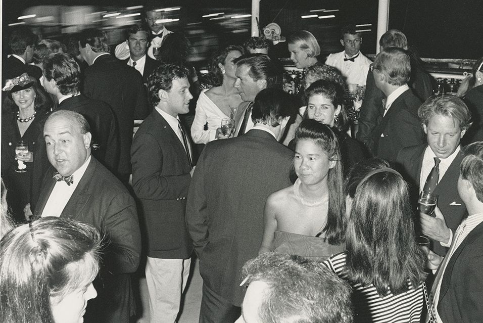 1989: Society members and guests enjoy the Boat Bop. 